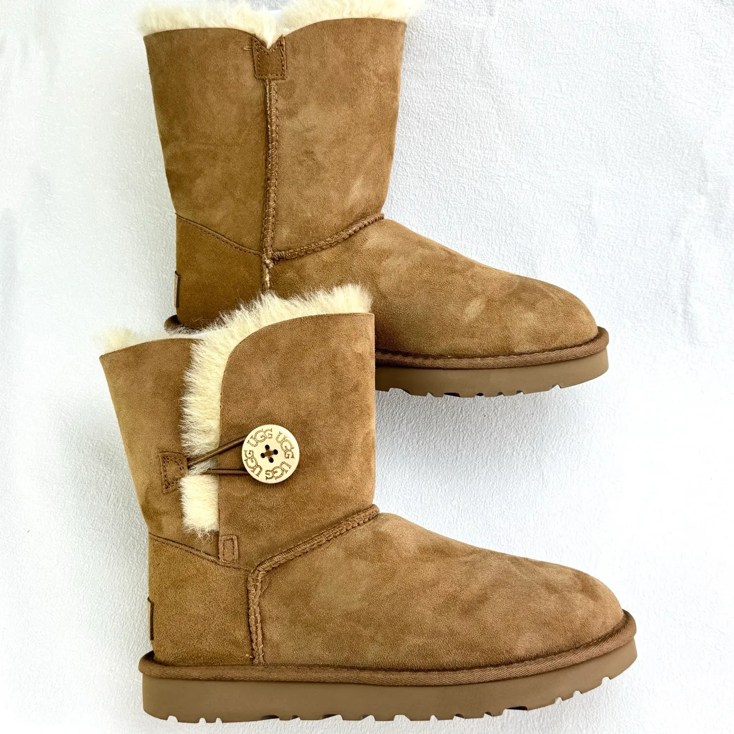 Local 💰460 UGG 6226 mid-tube wooden buckle, classic style of Longfeng fur, Size 35 36 37 38 39 40